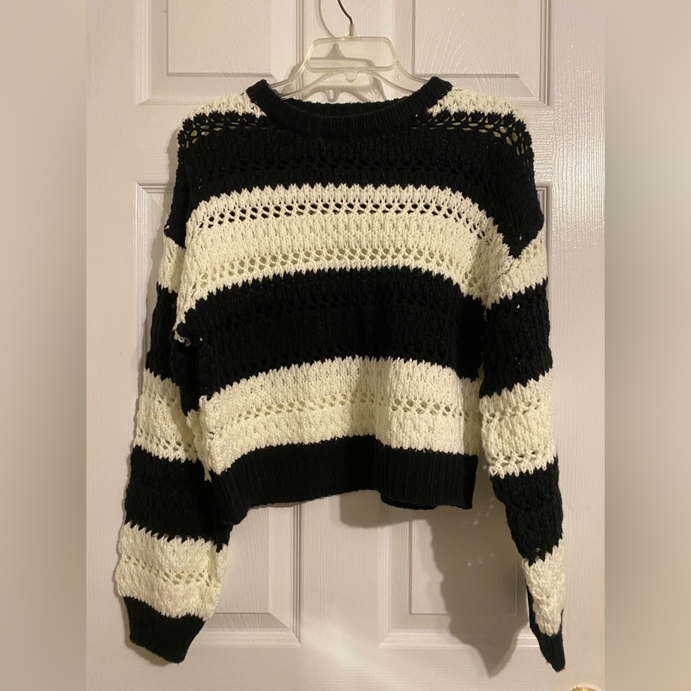 Knitted Stripped Cropped Sweater